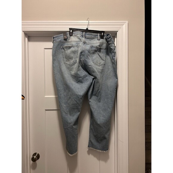 New Torrid Women’s Size 24 Stovepipe Destroyed Raw Hem Stretch Light Wash Jeans - Picture 5 of 5